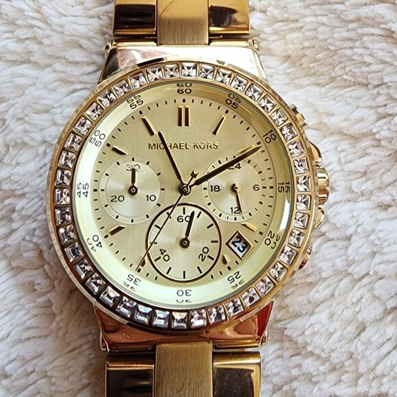 Women's original Michael Kors  Runway Gold-Tone Watch - Picture 6 of 6